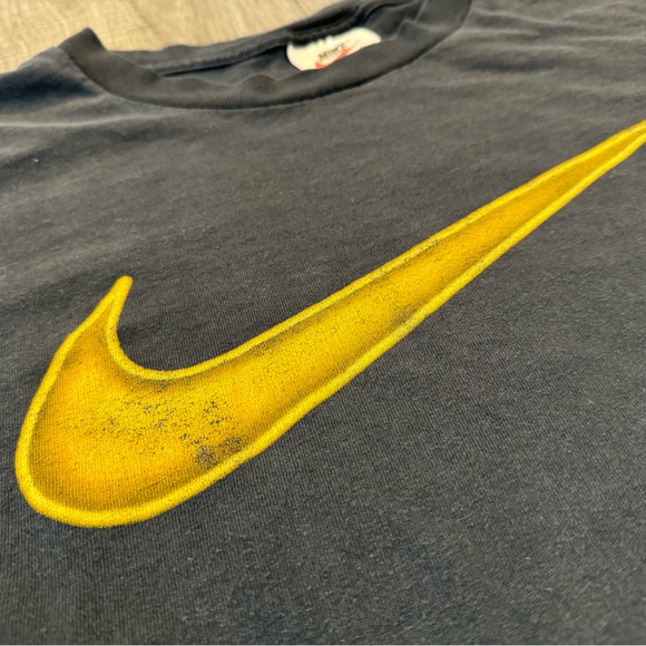 VINTAGE NIKE - BLK & GOLD - Picture 2 of 3